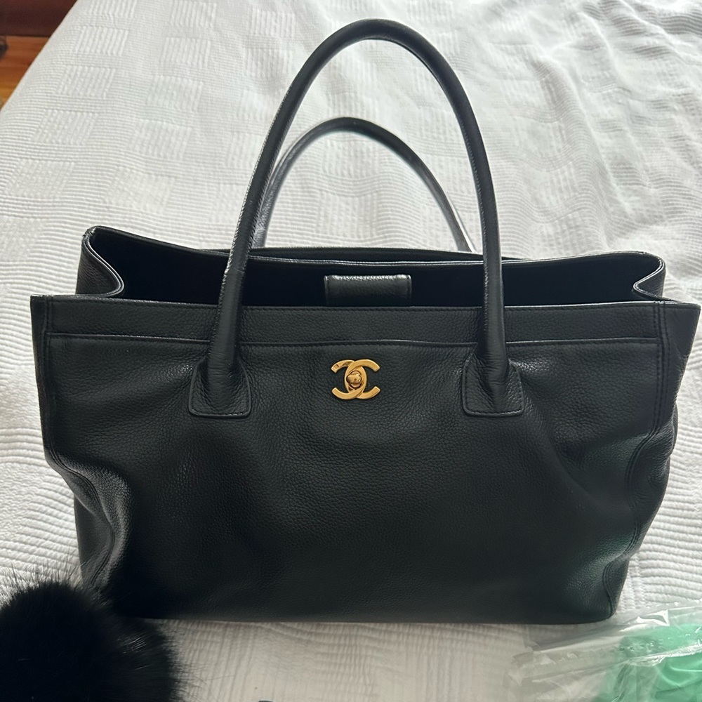 Chanel cerf tote with 24K gold hardware - Picture 8 of 13